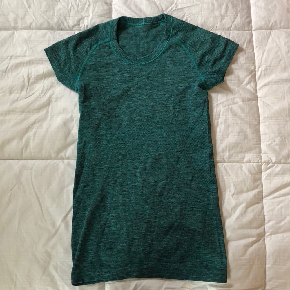 Lululemon fitted tee
